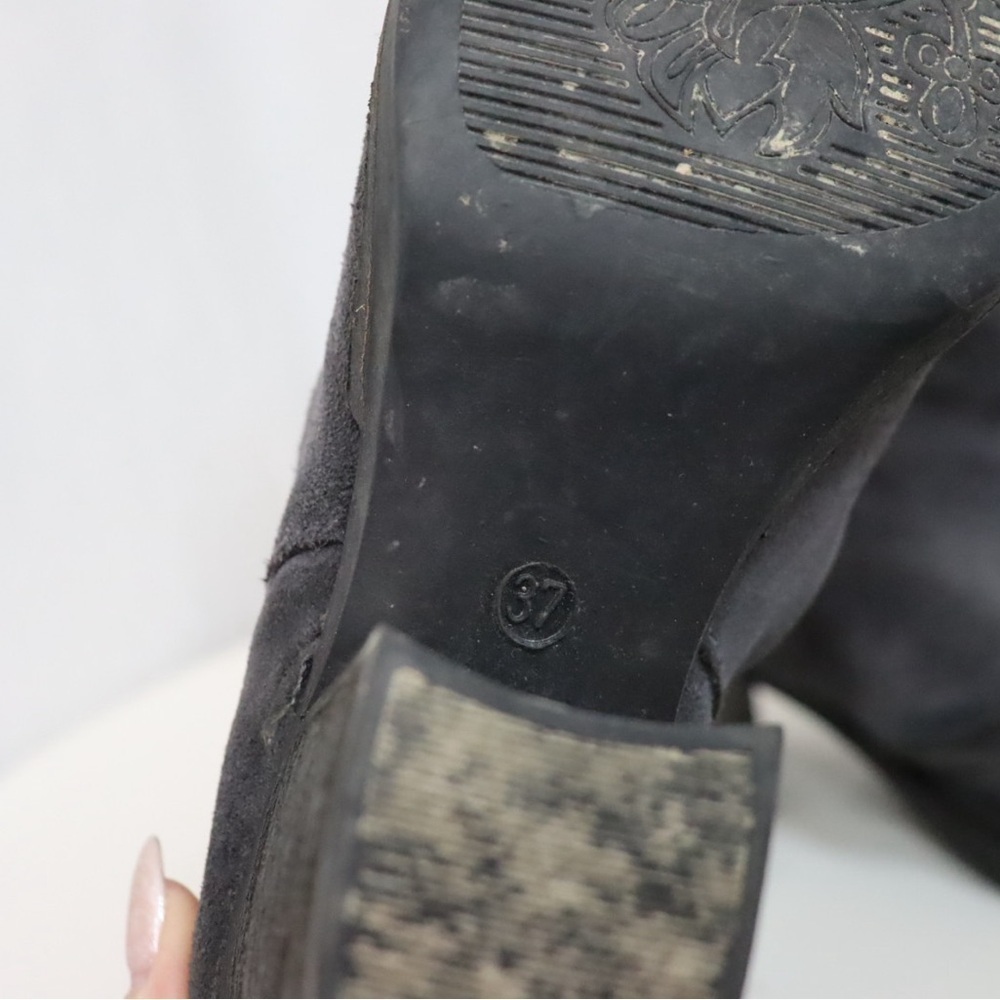 ARTICA Suede Leather Slouchy Heeled Boots - Picture 11 of 15